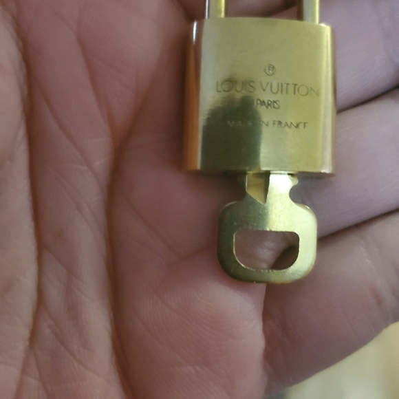 Louis Vuitton Authentic Lock with key. - Picture 6 of 10